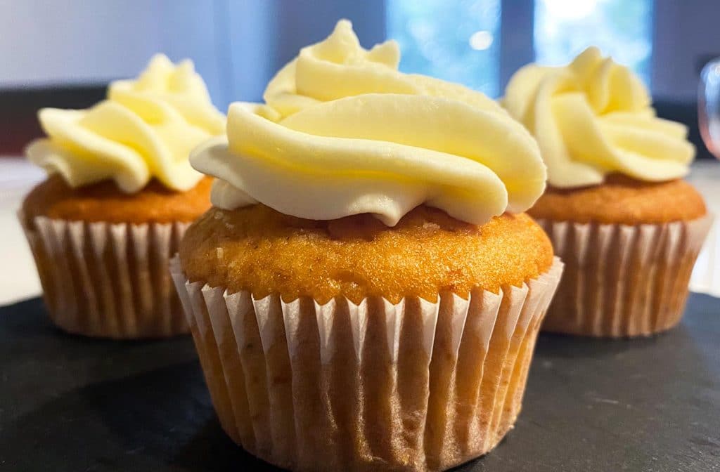Vanilla Cupcakes with Mascarpone Cream Recipe