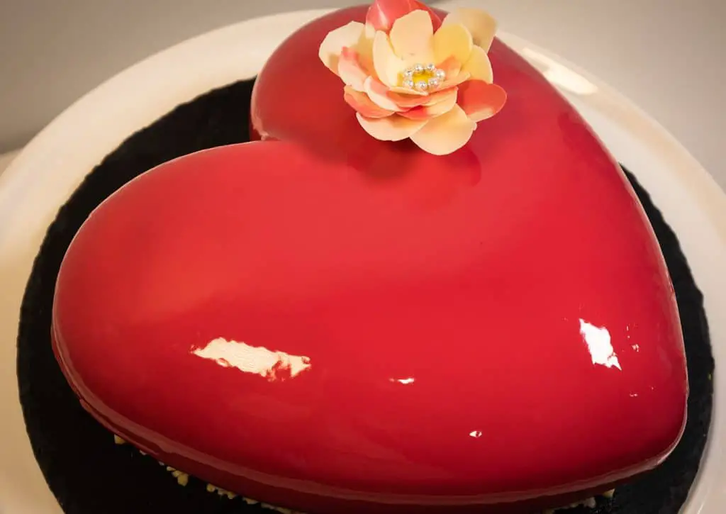 Heart-shaped glossy cake recipe